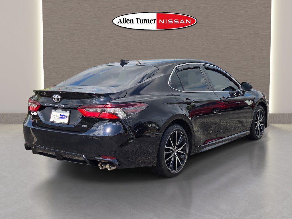 Used 2024 Toyota Camry SE w/ Cold Weather Package FWD image 9