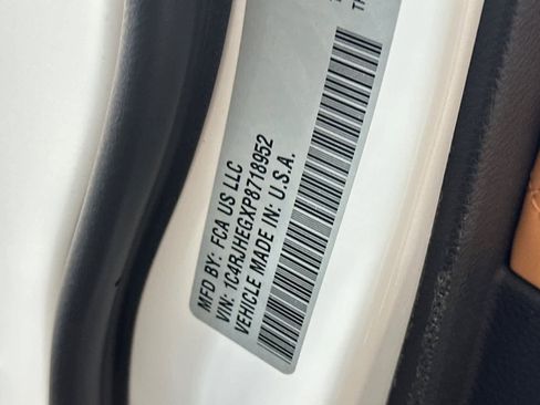 Used 2023 Jeep Grand Cherokee Summit w/ Luxury Tech Group V image 28