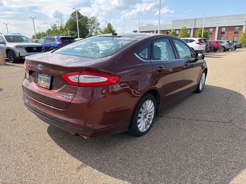 Used 2015 Ford Fusion SE FWD image 3