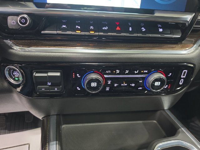 Used 2025 Chevrolet Silverado 1500 LT Trail Boss w/ LT Trail Boss Premium Package AWD/4WD image 15