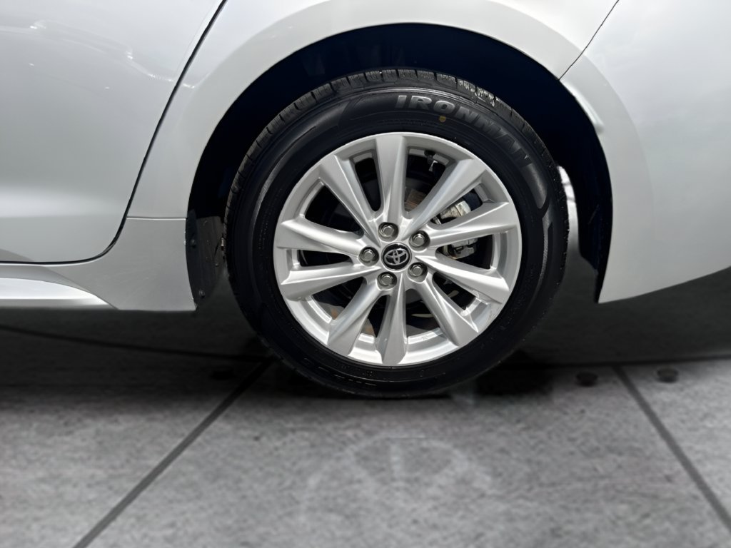 Used 2024 Toyota Corolla LE w/ LE Convenience Package FWD image 27
