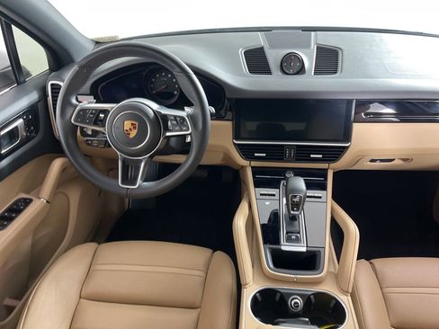 Used 2019 Porsche Cayenne Base image 4