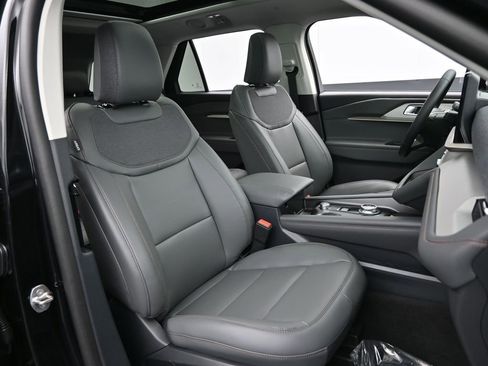 New 2025 Ford Explorer Active w/ Active Comfort Package image 30