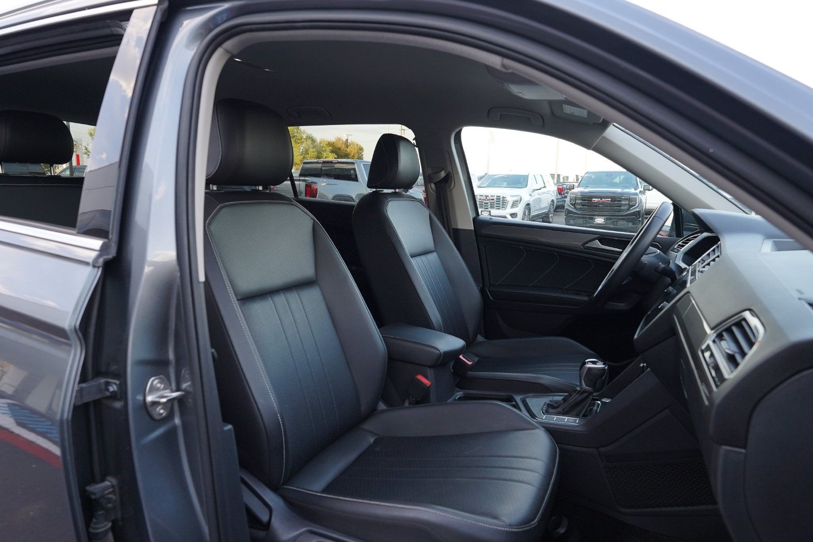 Used 2024 Volkswagen Tiguan SE FWD image 27