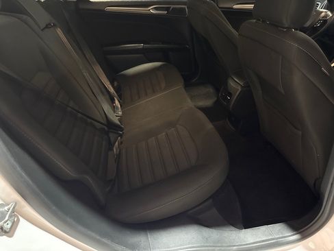 Used 2018 Ford Fusion SE w/ Fusion SE Technology Package FWD image 8