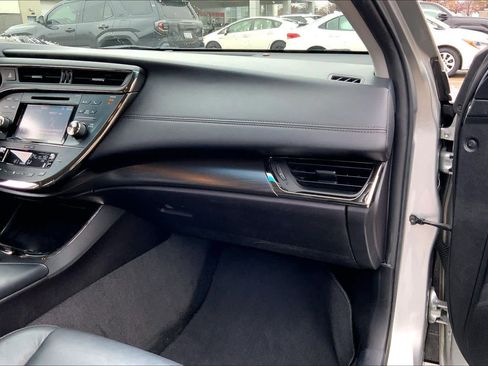 Used 2017 Toyota Avalon XLE image 16