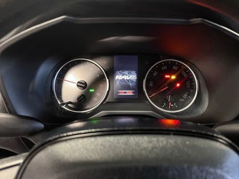 Used 2021 Toyota RAV4 LE image 26