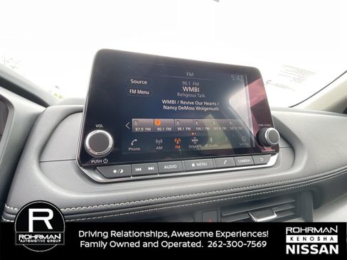 Used 2024 Nissan Rogue SV AWD/4WD image 7