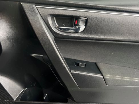 Used 2017 Toyota Corolla LE image 17