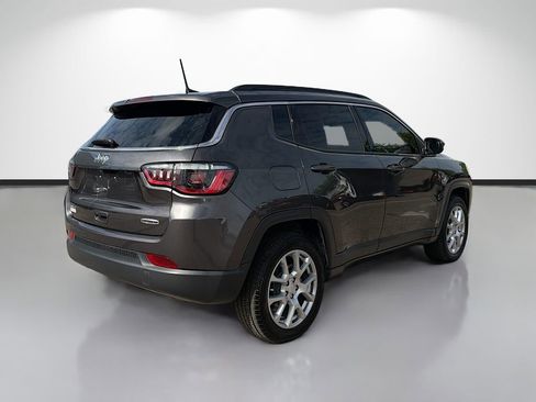 Used 2023 Jeep Compass Latitude AWD/4WD image 3
