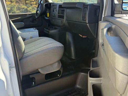 Used 2014 Chevrolet Express 2500 image 16