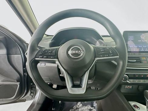 Used 2024 Nissan Altima 2.5 SV image 13