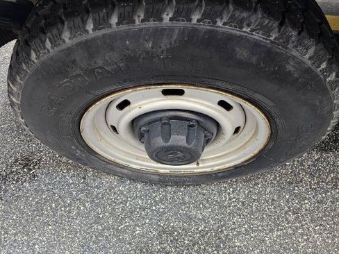 Used 2001 Dodge B2500 Passenger RWD image 29