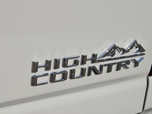 Used 2022 Chevrolet Silverado 3500 High Country w/ Safety Package II AWD/4WD image 8