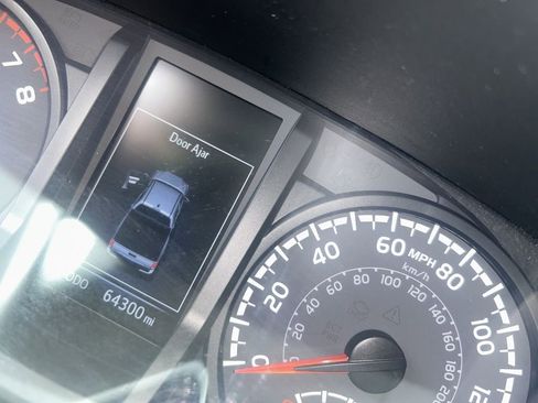 Used 2021 Toyota Tacoma SR w/ SR Convenience Package image 11