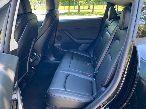 Used 2022 Tesla Model Y Performance AWD/4WD image 19