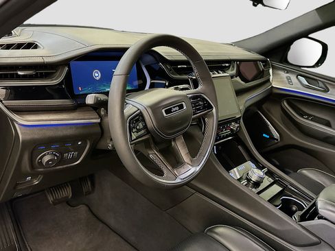 Used 2023 Jeep Grand Cherokee Overland w/ Luxury Tech Group IV image 18