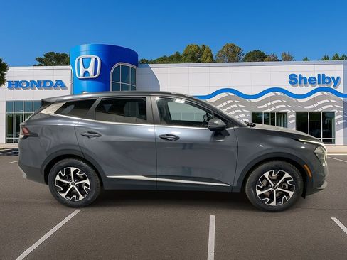 Used 2023 Kia Sportage EX image 9