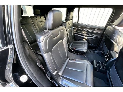 Used 2024 Jeep Grand Cherokee L Limited w/ Luxury Tech Group II image 27