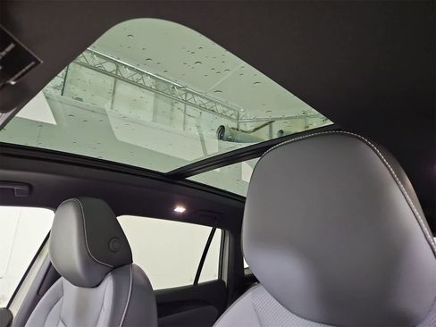 New 2026 Volkswagen Tiguan SE R-Line image 19