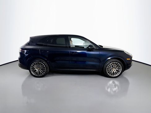 Used 2023 Porsche Cayenne image 11