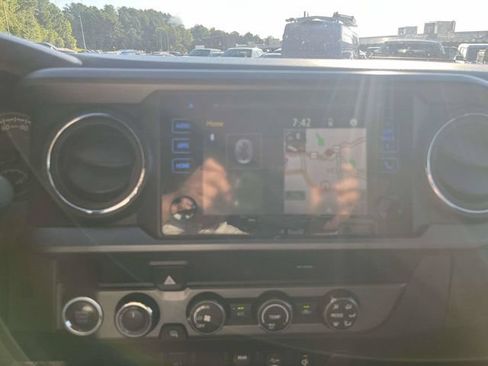 Used 2019 Toyota Tacoma TRD Off-Road AWD/4WD image 27