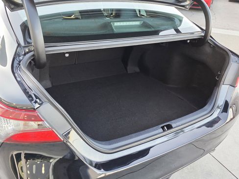 Used 2022 Toyota Camry SE image 18