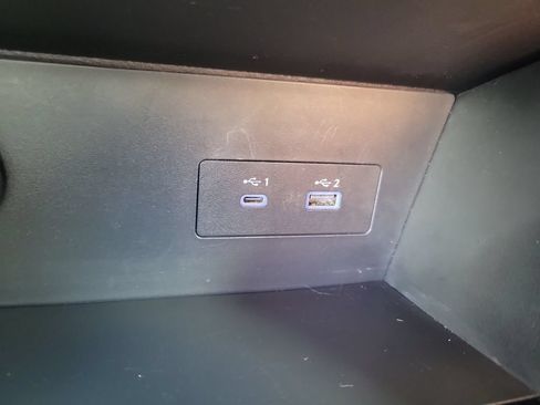Used 2025 Nissan Pathfinder SV FWD image 33