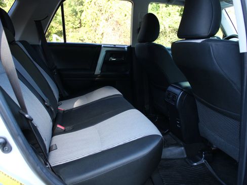 Used 2015 Toyota 4Runner SR5 image 12