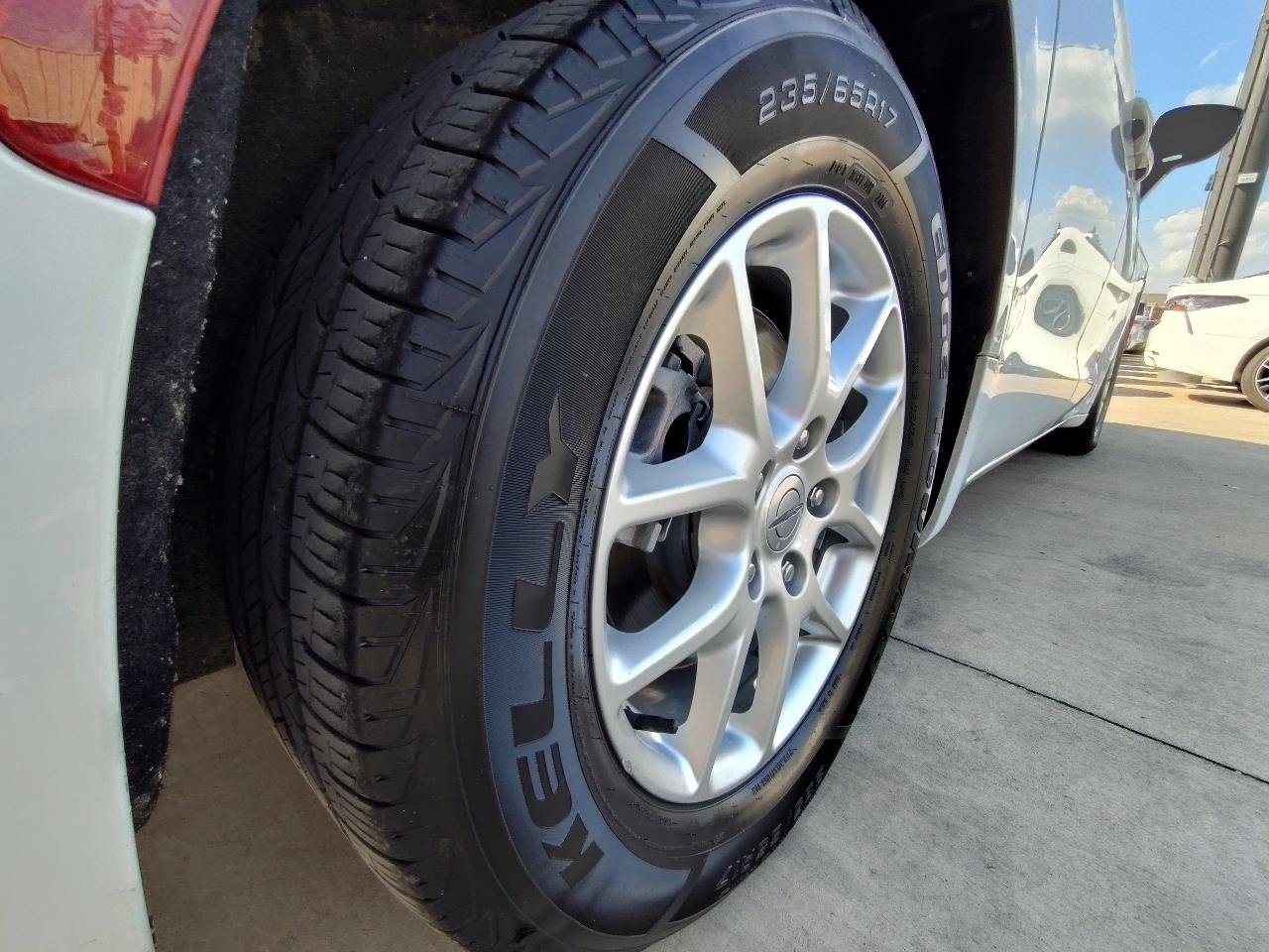 Used 2023 Chrysler Pacifica Touring-L FWD image 10