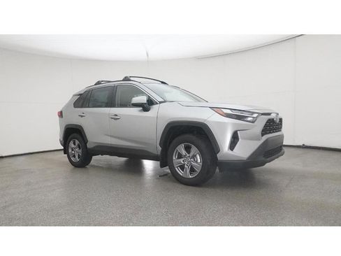 Used 2025 Toyota RAV4 XLE image 30