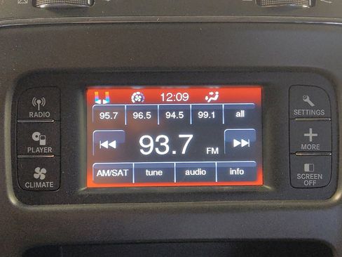 Used 2020 Dodge Journey SE w/ SE Popular Equipment Group image 25