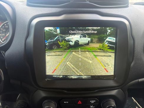 Used 2023 Jeep Renegade Trailhawk AWD/4WD image 12