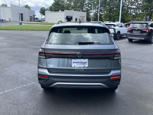 Used 2025 Volkswagen Taos SE FWD image 9