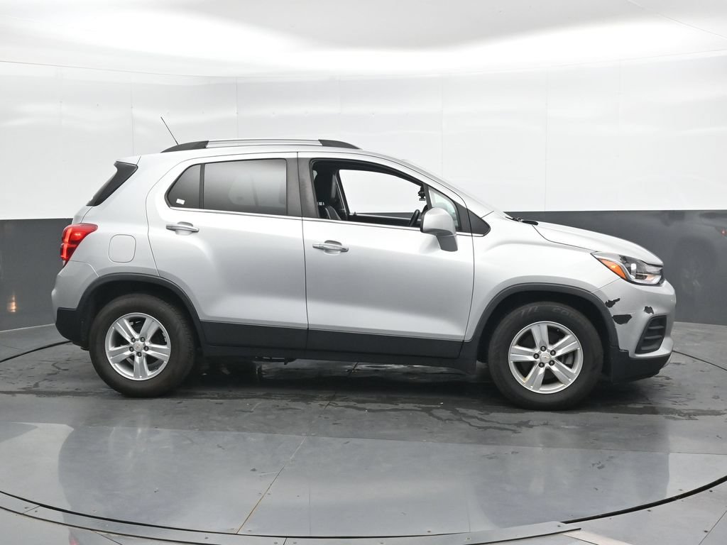 Used 2020 Chevrolet Trax LT w/ LT Convenience Package FWD image 4