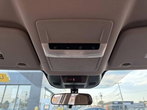 Used 2025 Nissan Rogue S AWD/4WD image 17