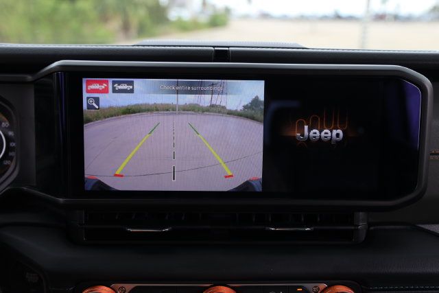 Used 2025 Jeep Gladiator Mojave AWD/4WD image 19