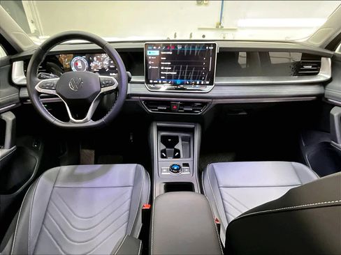 New 2026 Volkswagen Tiguan SE image 7