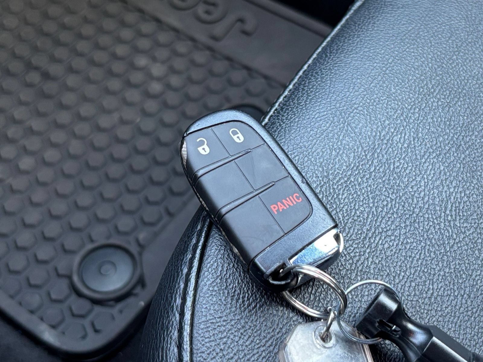 Used 2025 Jeep Compass Trailhawk AWD/4WD image 19