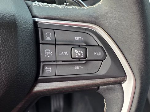 Used 2024 Jeep Grand Cherokee L Limited w/ Black Appearance Package image 18