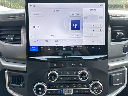 Used 2024 Ford Expedition Max XLT image 31