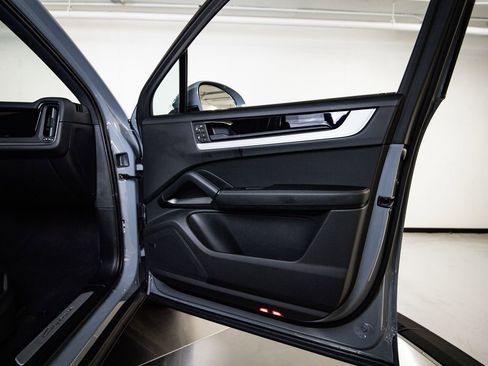 Certified 2026 Porsche Cayenne image 27