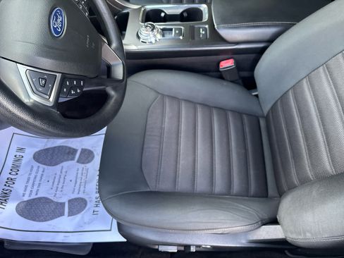 Used 2018 Ford Fusion SE w/ Fusion SE Technology Package image 36