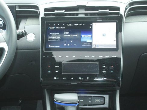 Used 2024 Hyundai Santa Cruz Limited image 16