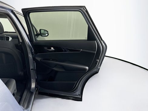 Used 2020 Kia Sorento S image 30