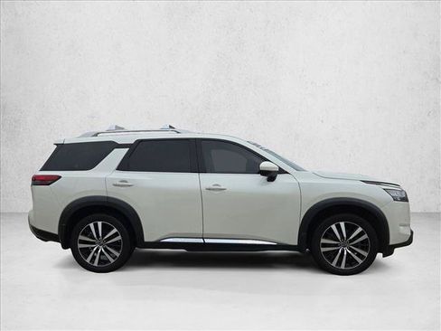 Used 2023 Nissan Pathfinder Platinum w/ Black Appearance Package FWD image 4