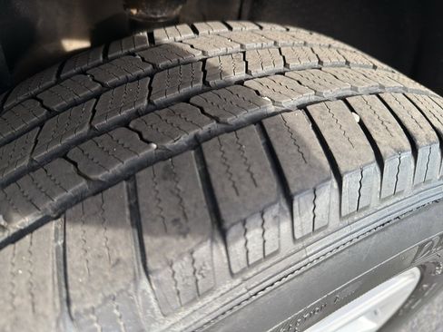 Used 2012 Toyota Highlander SE w/ Tow Pkg image 12