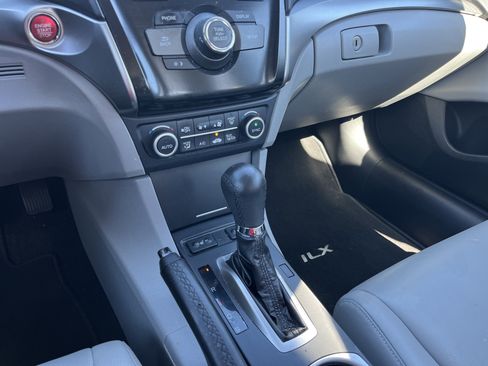 Used 2018 Acura ILX w/ AcuraWatch Plus Package image 10