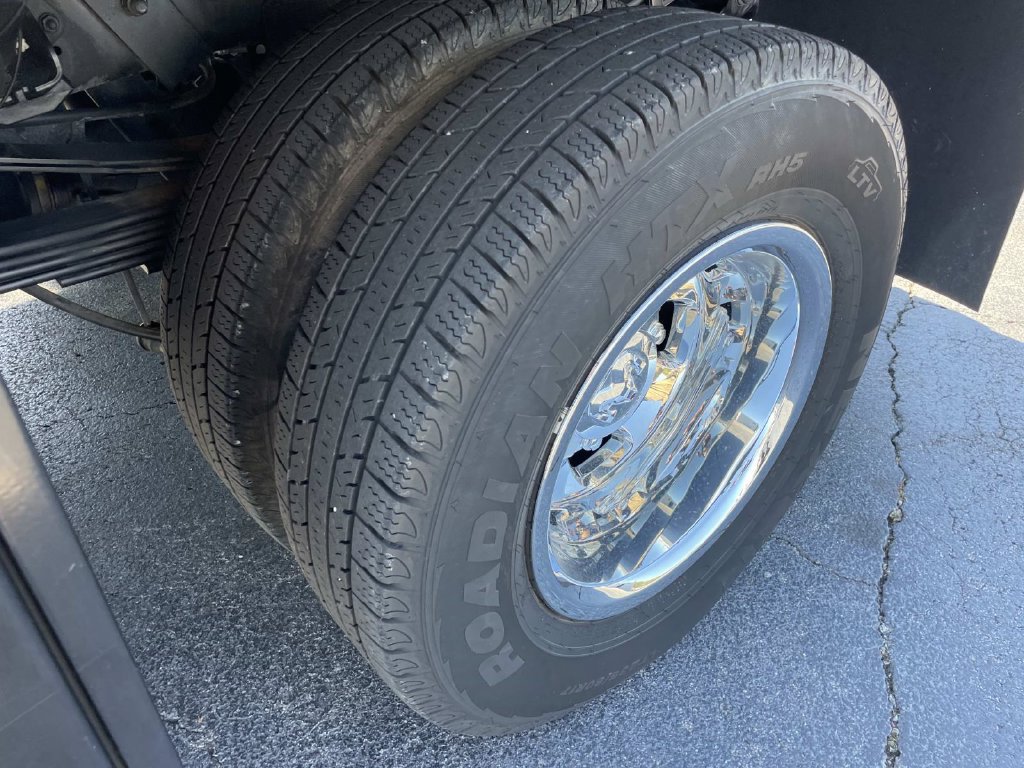 Used 2022 RAM 3500 Tradesman w/ Chrome Appearance Group AWD/4WD image 16