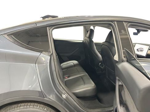 Certified 2023 Tesla Model Y AWD image 11